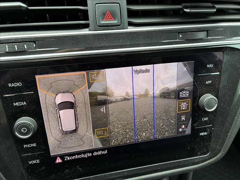 Volkswagen Tiguan Allspace 2,0 TDI PANO TAŽNÉ KAMERA 360 - fotka 21 z 34
