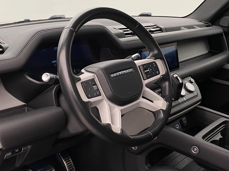 Land Rover Defender 110 D250 HSE AWD AUT CZ - fotka 18 z 51