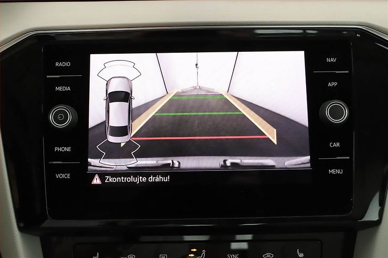 Volkswagen Passat (2022) Elegance 2.0 TDI - fotka 14 z 21