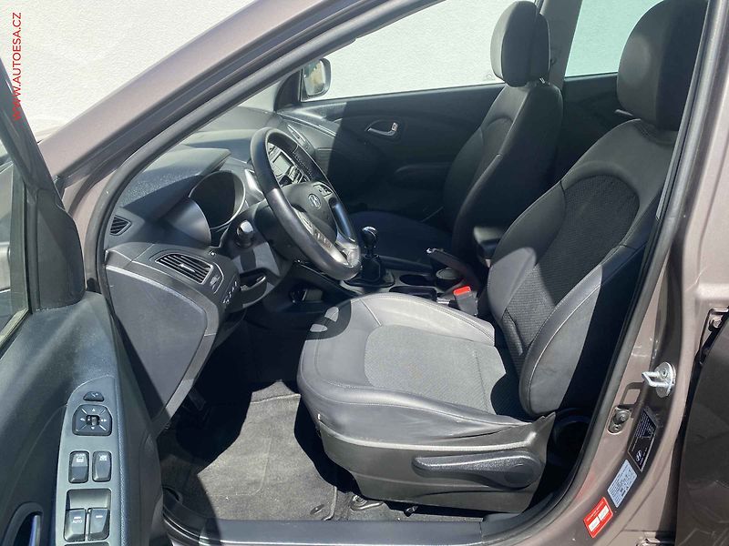 Hyundai ix35 (2012) 2.0 CRDi 4x4, Výhřev sed, - fotka 9 z 16
