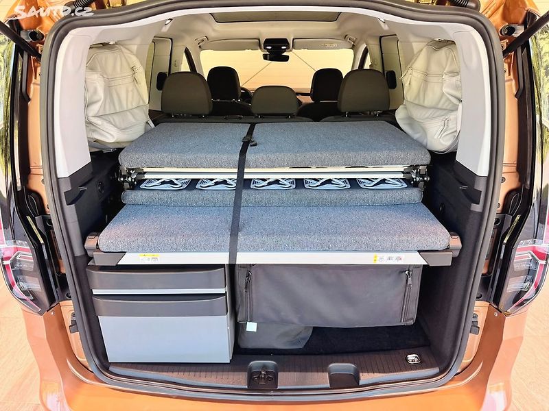 Volkswagen Caddy 1.5 TSi DSG California - fotka 24 z 32