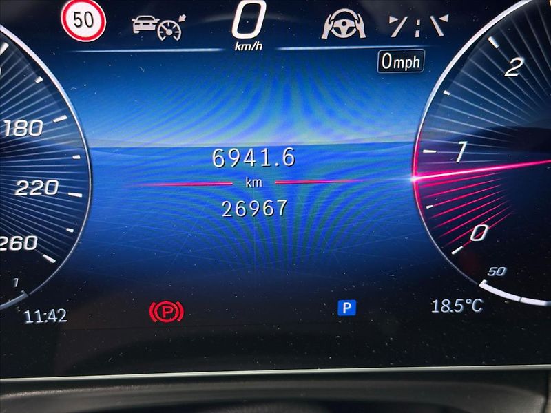 Mercedes-Benz Třídy V 2,0 300 d / Exclusive / XL / 4 - fotka 16 z 26