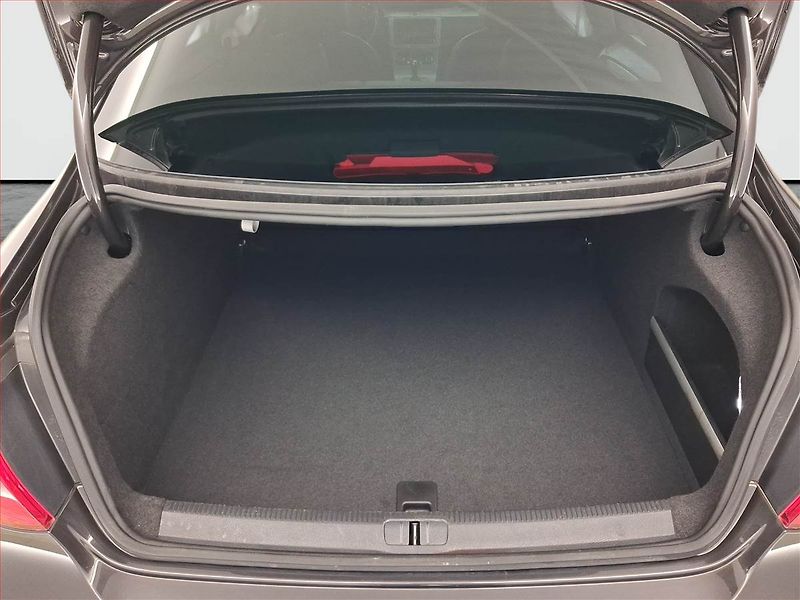 Volkswagen Passat CC (2009) Sportline 2.0 TDI, Automat - fotka 13 z 19