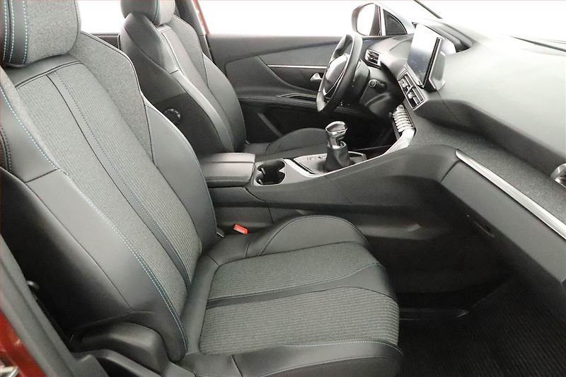 Peugeot 5008 (2022) PureTech 130 - fotka 7 z 21