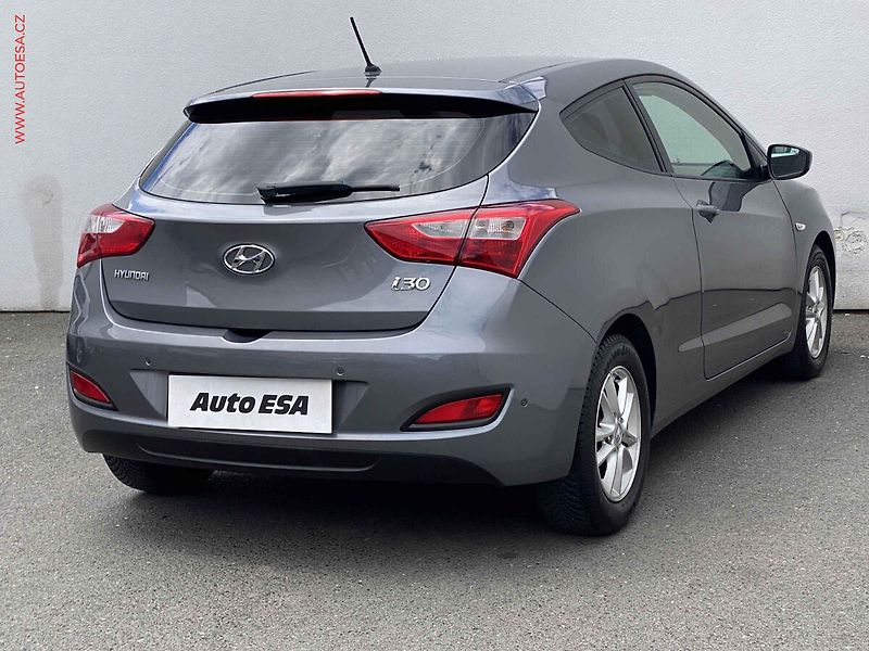 Hyundai i30 (2013) 1.4 CVVT, AC, park.čidla - fotka 4 z 14