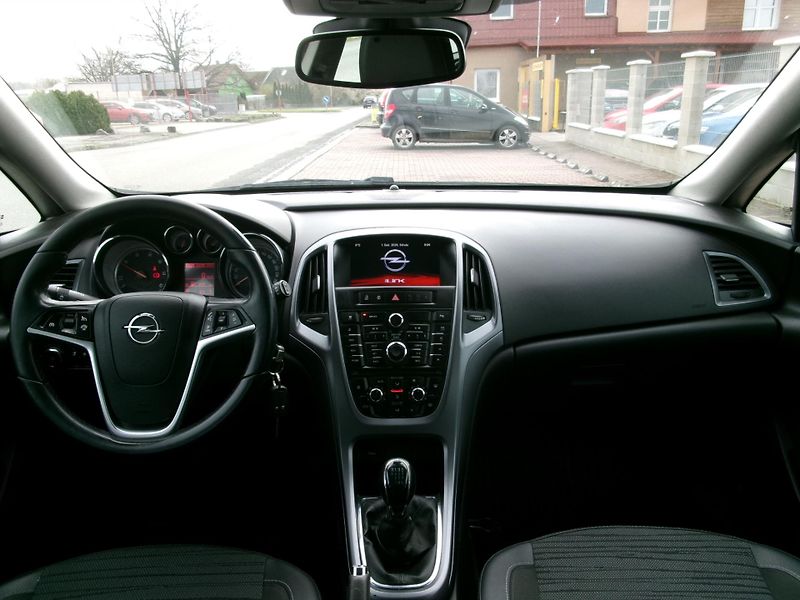 Opel Astra 1,6 CDTi NAVI AUTOKLIMA  - fotka 14 z 29