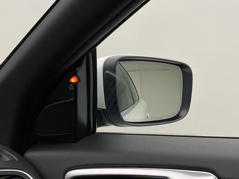Volvo XC60 D4 AWD MOMENTUM REZERVACE - fotka 31 z 43