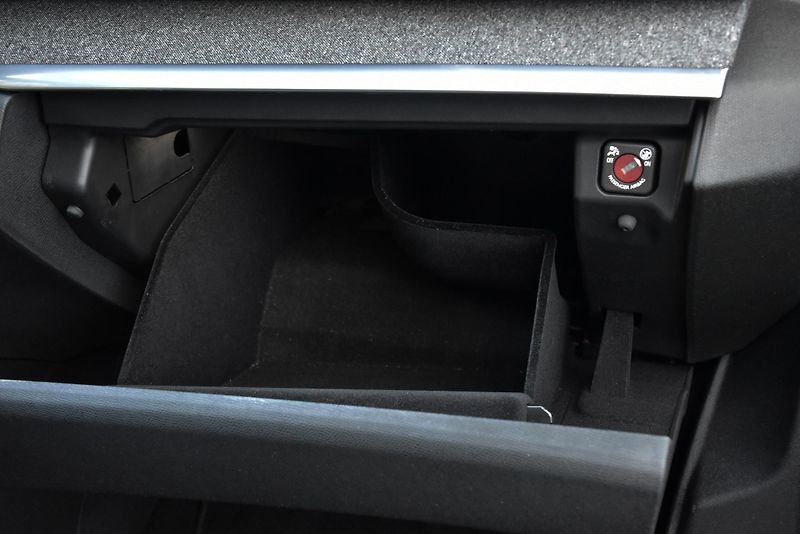 Peugeot 5008 2.0 HDi,7MÍST,LED,NAVI,KAMERA - fotka 44 z 50
