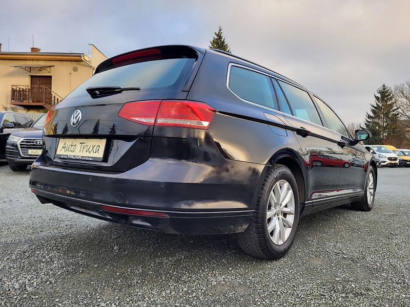Volkswagen Passat 2.0 TDi 140kW DSG COMFORTLINE - fotka 40 z 49