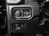 Dodge RAM (2025) 5.7 V8 Laramie Sport 6 LIFT - náhled 25