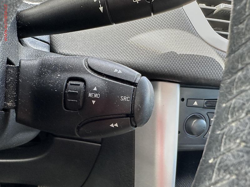 Peugeot 207 (2012) 1.4i, 2.maj,ČR, AC - fotka 12 z 16