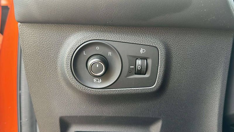 MG ZS Emotion 1,5 78kW MT5/5222 - fotka 17 z 21