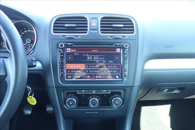 Volkswagen Golf 1,2 TSi 77KW, SERVISNÍ KNIHA. - fotka 24 z 48