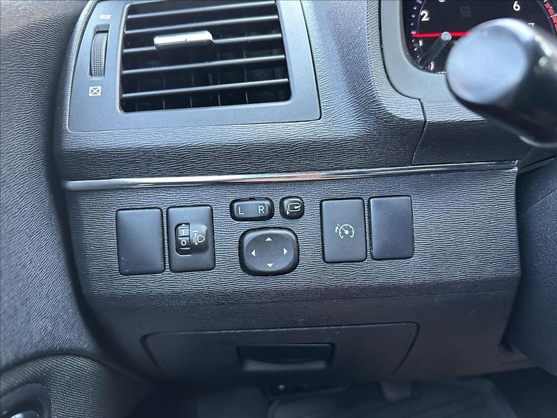 Toyota Avensis 1,8 TAŽNÉ - fotka 23 z 27