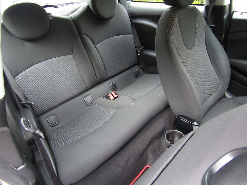 Mini One (2009) 1.4 16v 55kW  NOVÁ SPOJKA - fotka 23 z 33