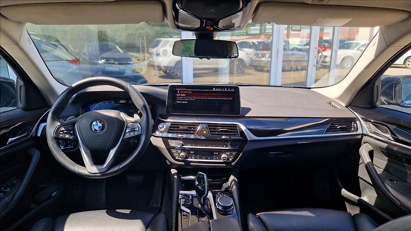 BMW Řada 5 3,0 530d TOURING KOMPLETVÝBAVA - fotka 18 z 39