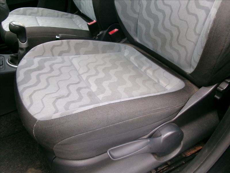 Škoda Fabia 1,4 i 63kw Klima,ESP,po STK - fotka 8 z 29