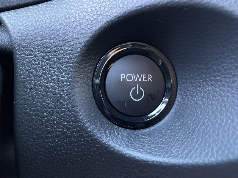 Toyota Corolla Cross 2.0 Hybrid GR Sport - fotka 30 z 30