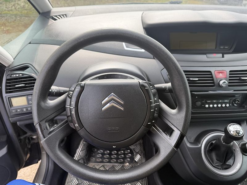 Citroën C4 Picasso 1.8i 16V - fotka 19 z 23