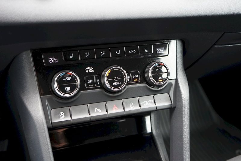 Škoda Karoq (2021) TDI 110 kW DSG Ambition 4x4 - - fotka 18 z 27
