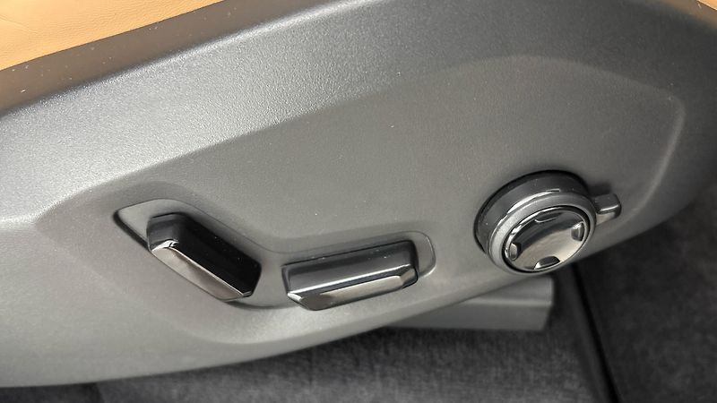 Volvo XC90 2.0 B5 AUT AWD Plus Bright - fotka 23 z 34