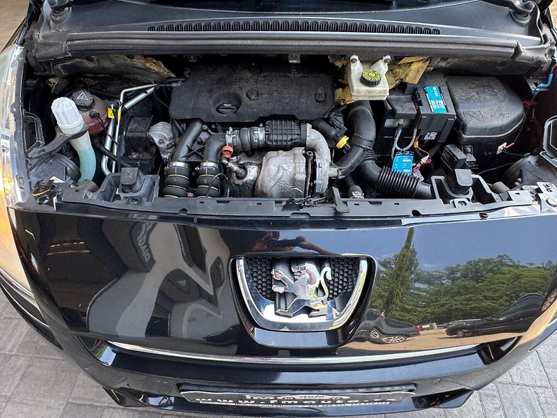 Peugeot 5008 (2012) 1.6HDi, 82kW - fotka 29 z 29