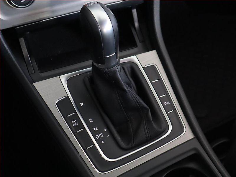 Volkswagen Golf (2016) 1.6 TDI, Automat, Serv.kniha - fotka 13 z 24
