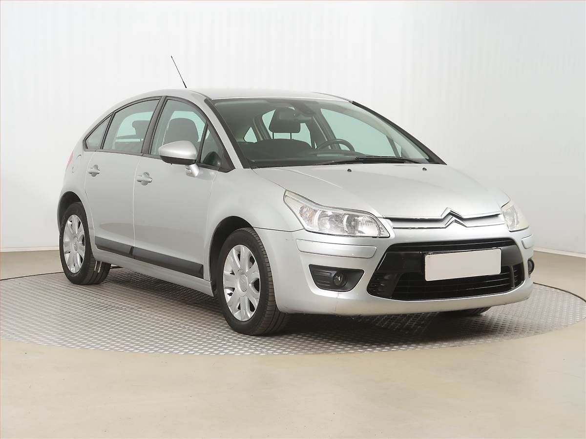 Citroën C4 1.4 16V, nová STK, zamluveno