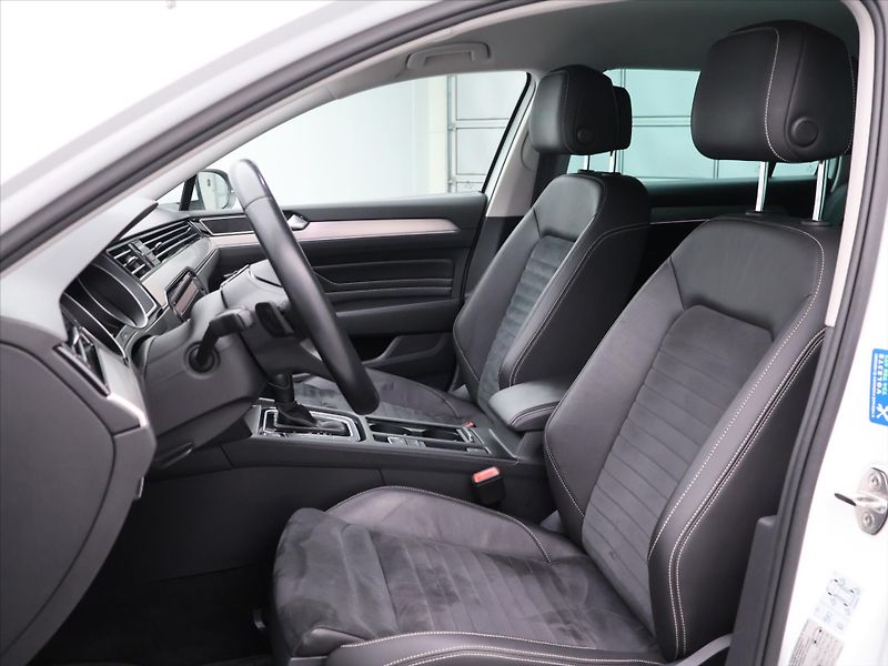 Volkswagen Passat 2,0 TDI 140kW CZ R-line DPH - fotka 11 z 31