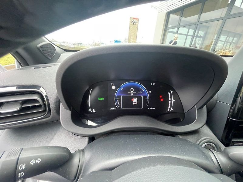 Toyota Yaris Cross 1.5 130k FWD Hybrid Style - fotka 24 z 28