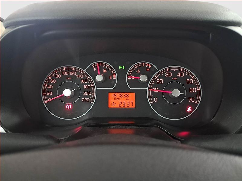 Fiat Grande Punto (2007) 1.4, nová STK, slušný stav - fotka 11 z 15