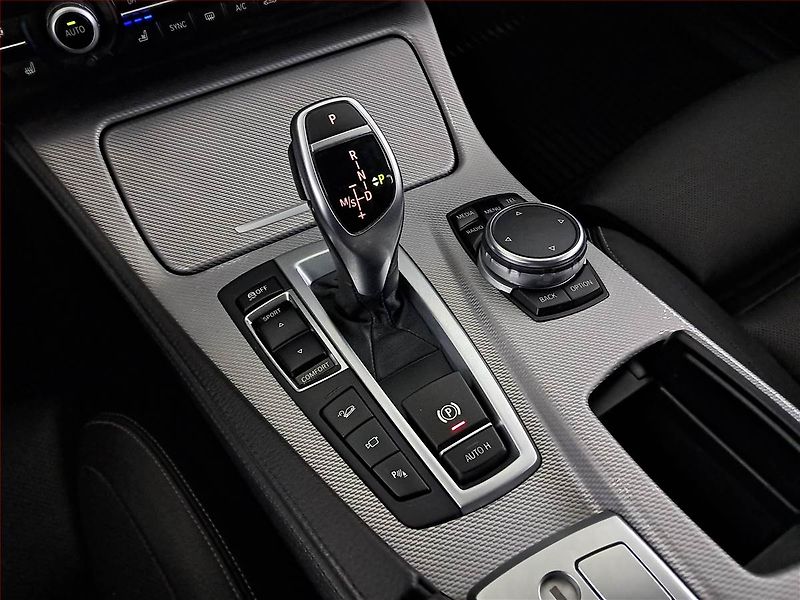 BMW Řada 5 (2017) M Sport 530d xDrive, 4X4 - fotka 13 z 20