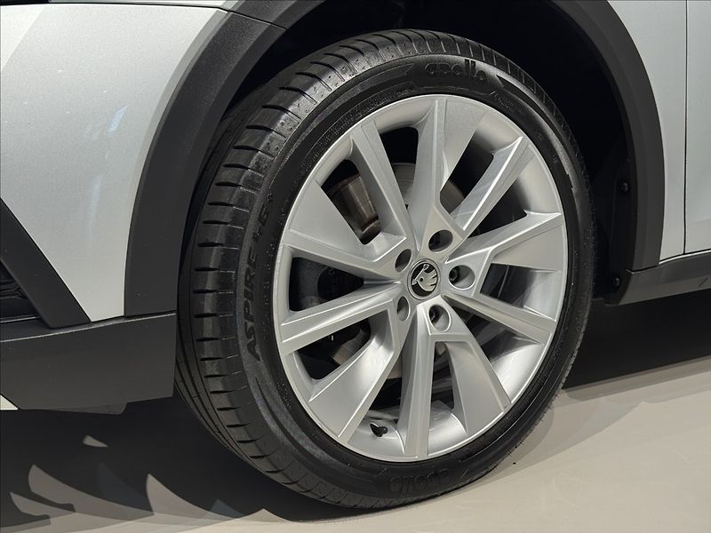 Škoda Octavia 2,0 TDi  DSG 4x4 Scout Virtual - fotka 7 z 46