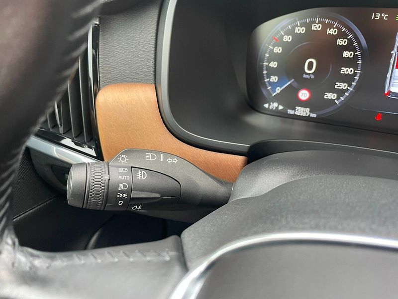 Volvo V90 (2018) D4, 140kW, Momentum - fotka 28 z 28
