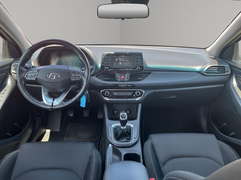 Hyundai i30 (2018) TRIKOLOR COMFORT 1.0 T-GDi 88k - fotka 14 z 22