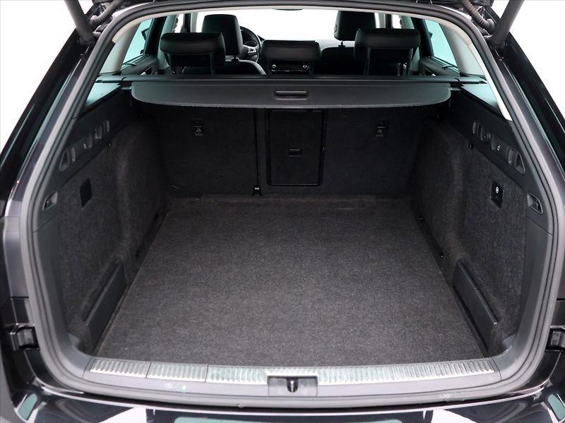 Škoda Superb 2,0 TDI 110kW DSG CZ Style - fotka 10 z 43
