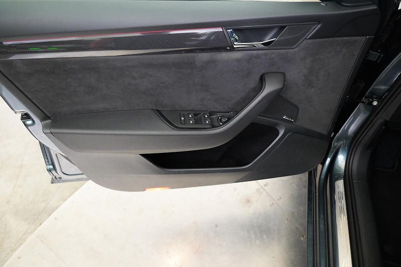 Škoda Superb - fotka 12 z 29