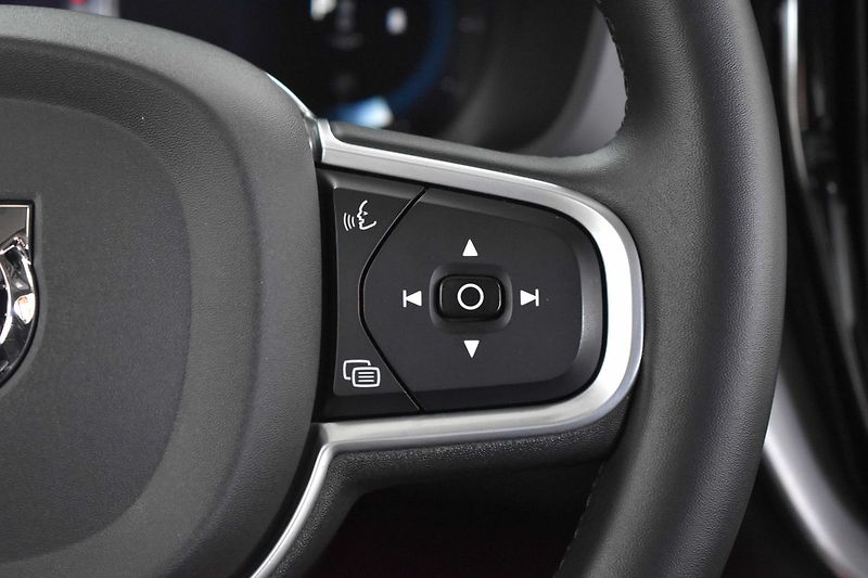 Volvo XC60 B4 AWD KESSY*MATRIX*VÝHŘEV* - fotka 18 z 32