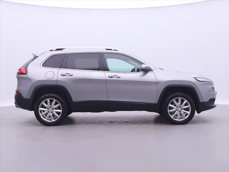 Jeep Cherokee 2,2 M-Jet 147kW Aut. AWD DPH - fotka 8 z 31