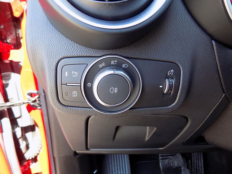 Alfa Romeo Stelvio 2,2 JTD 140 KW Q4 - fotka 35 z 40