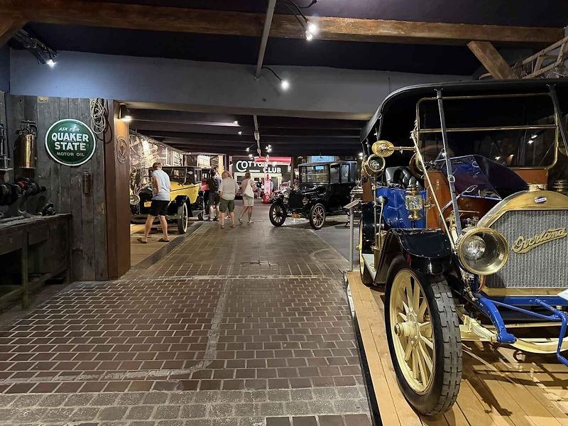 Muzeum veteránů v Nové Bystřici láká na sedmdesátku skvostů na čtyřech kolech.