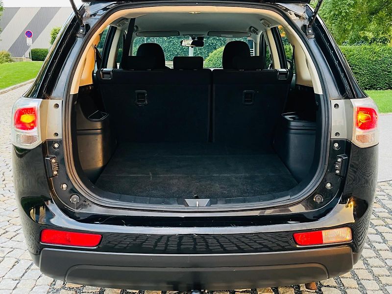 Mitsubishi Outlander 2.0i 1.MAJITEL KAMERA TAŽNÉ - fotka 18 z 43