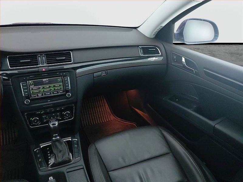 Škoda Superb (2013) Laurin&Klement 2.0 TDI - fotka 8 z 23