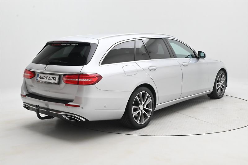 Mercedes-Benz Třídy E 2,0 220d 143 kW Avantgarde AT9 - fotka 5 z 33