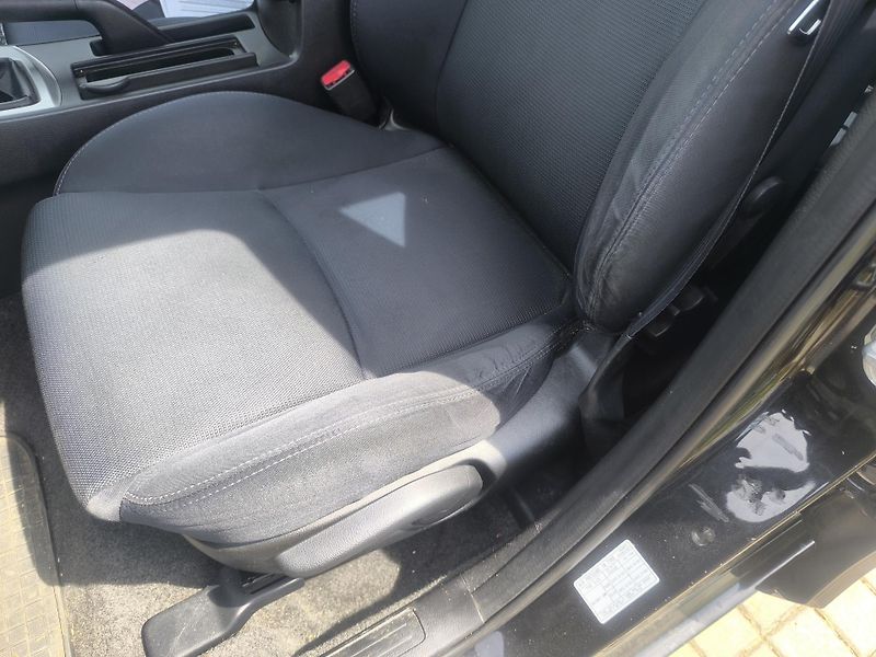 Mazda 3 1,6i77KW,KRÁSNÁ,1MAJ51L,SERVIS - fotka 15 z 23