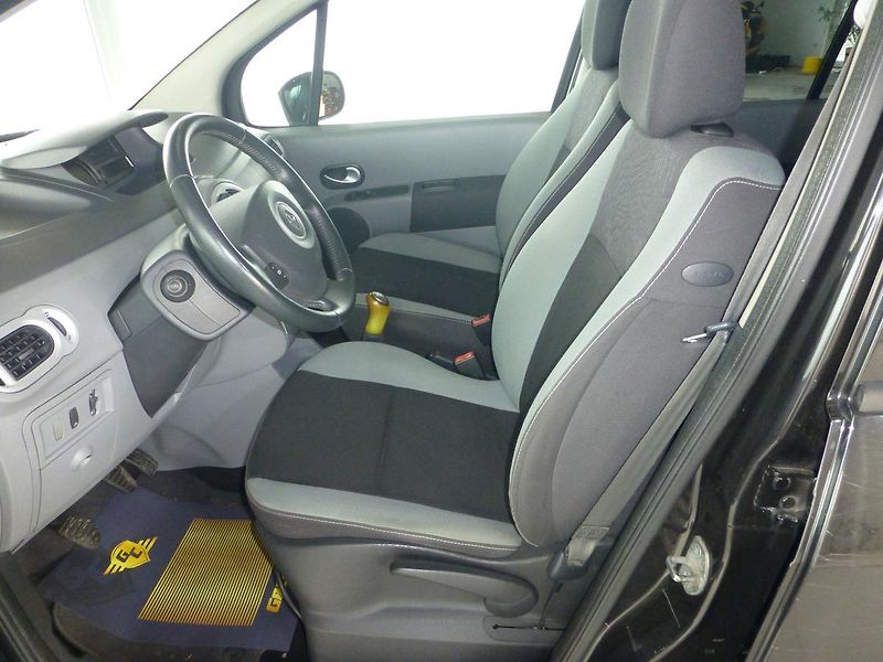 Renault Modus (2010) 1,2I*KLIMATIZACE**PARK.SENZORY - fotka 11 z 25