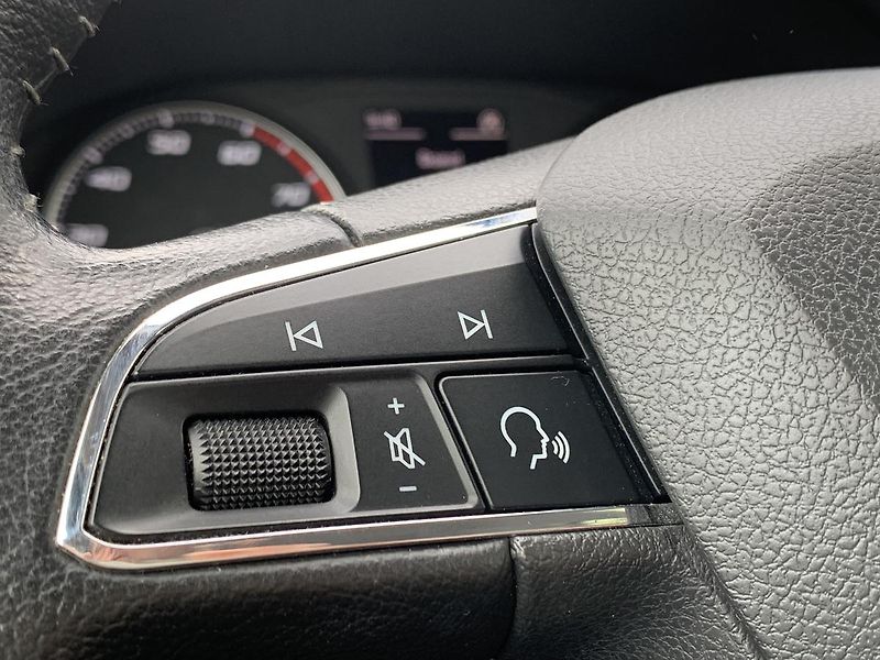 Seat Arona Xcellence 1.0TSi 70kw odp.DPH - fotka 15 z 44
