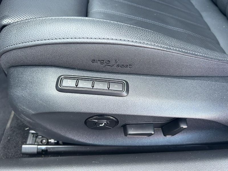 Škoda Superb COMBI SELEC TS 110/1.5 A7F - fotka 14 z 25