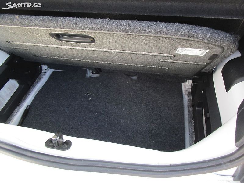 Volkswagen up! 1,0MPI - 48KW - NOVÁ STK - fotka 14 z 25