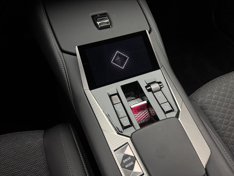 DS Automobiles DS4 1,5 DPH HUD TROCADERO AT8 ČR - fotka 25 z 47